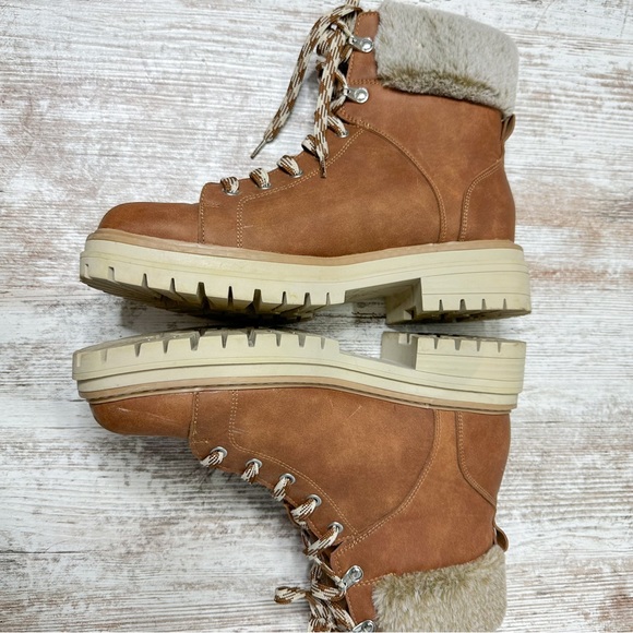 Time & Tru Brown Faux Fur Trim Hiker Boots Size 9 - Picture 3 of 6